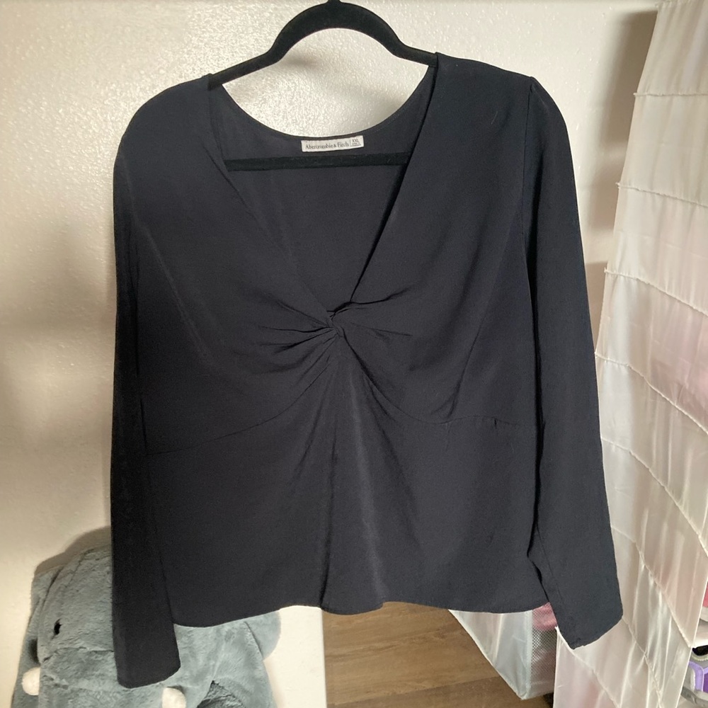 Abercrombie black vneck